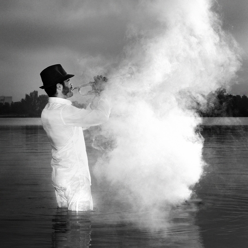 Bluesman by the lake