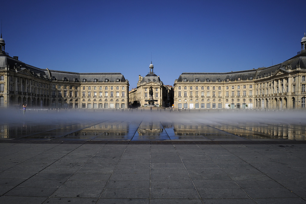 Place de la bourse vide en plein jour!