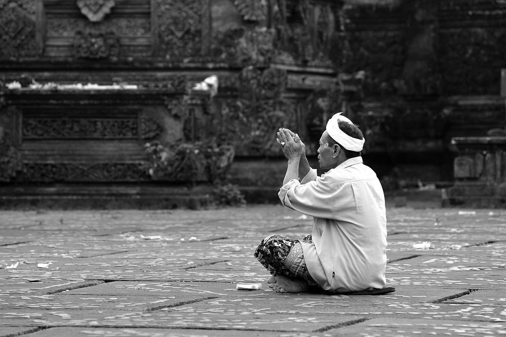 Prière à Ulun Danu Batur