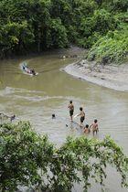 Bras de la rivière Sungai Siberut